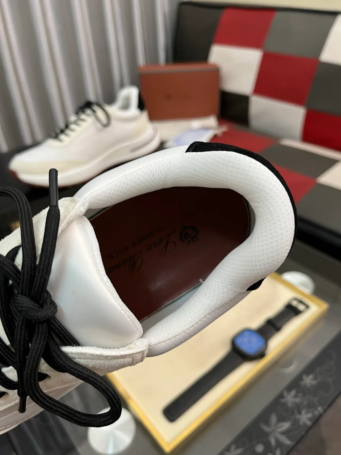 Men's shoes 💰458⌚️⌚️ Loro Pian* Loro Pian* casual shoes are made of cowhide frosted cowhide. Unique texture, simple and elegant, in line with Asian shoe lasts. Almond toe bar, apron style toe, drum-stitched upper. Same color stitching details. Slip-on style for easy on and off. Original color full cowhide lining. The insole is decorated with the 🈶️ brand logo. The original open-molded TPU raw rubber outsole. The soft rubber sole has super grip performance. Comfortable and casual style. You can create 🉑casual🉑formal urban style at will!  Code number: 38-44